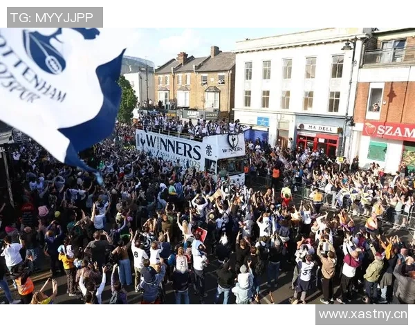 热刺球迷对球队推出的高价围巾表示强烈不满引发热议