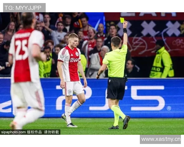 曼联官方盛赞德里赫特本赛季唯一全勤球员展现出色表现