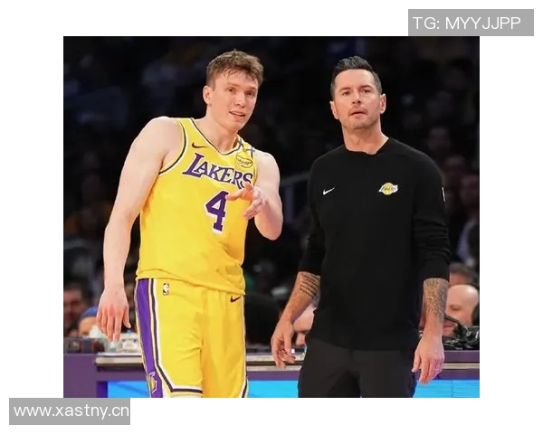 雷迪克谈太阳队合练情况强调球队凝聚力与现实挑战